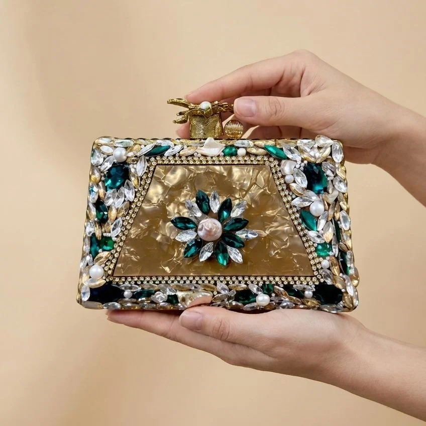 GREEN GOLDEN CLUTCH