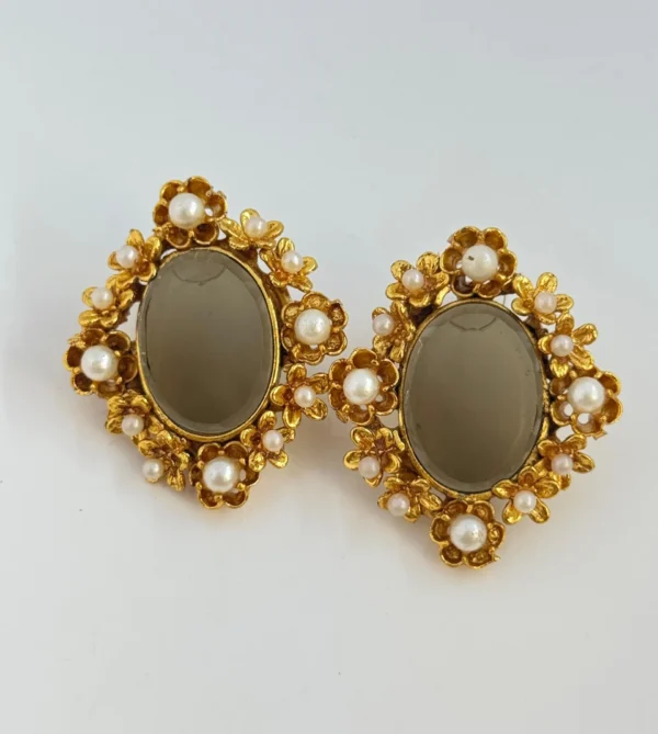 FLORAL STUD BROWN