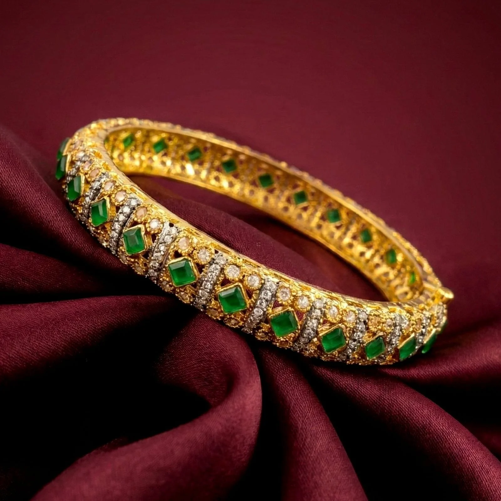 SQUARISH GREEN BANGLE