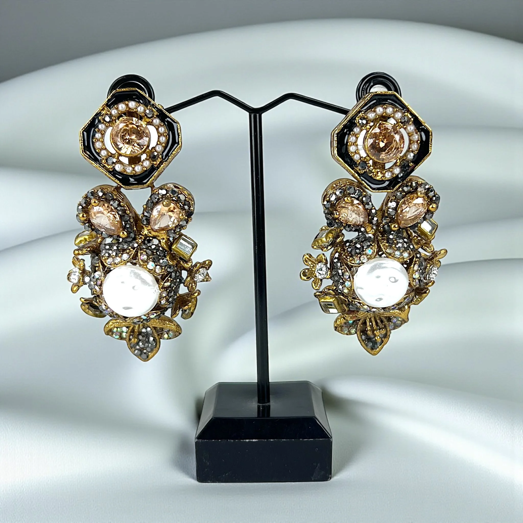 BLACK BLOSSOM EARRINGS