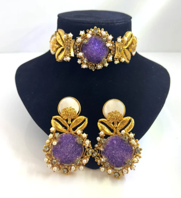 CIRCULAR STONE SET ..