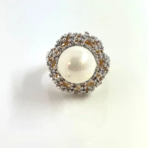 CIRCULAR WHITE RING