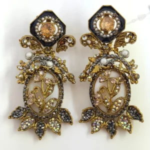CLASSIC BLACK EARRINGS
