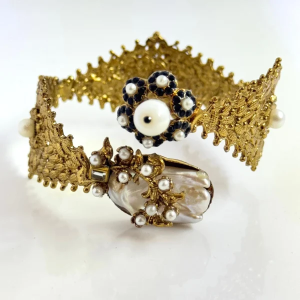 DESIGNER BLACK BANGLE