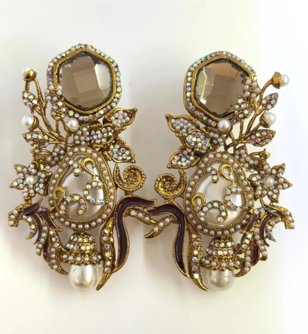 DESIGNER WHITE EARRNGS