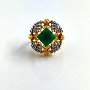 EMERALD SQUARA RING