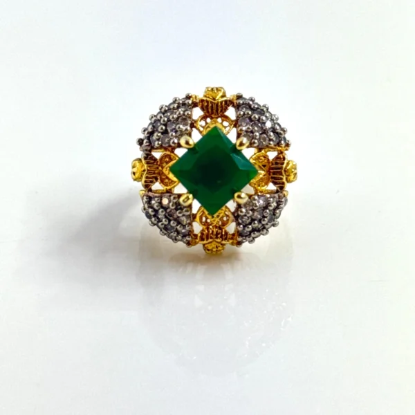 EMERALD SQUARA RING