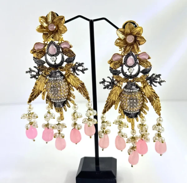 FLORAL PINK EARRINGS..