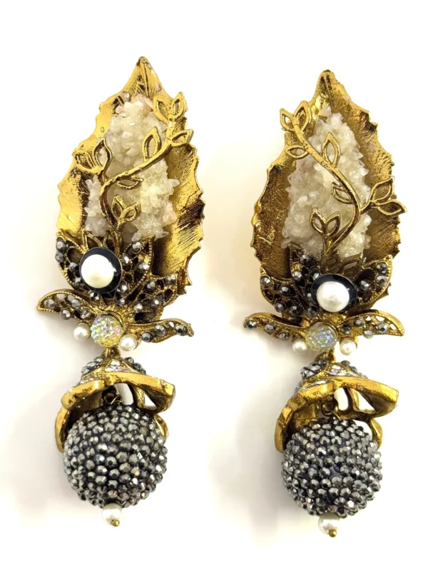LEAFY WHITE EARRINGS