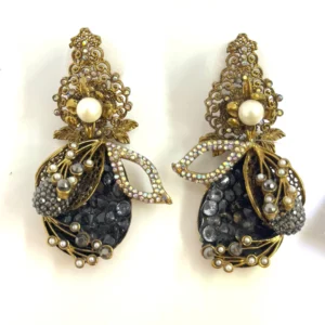SLEEK BLACK EARRINGS