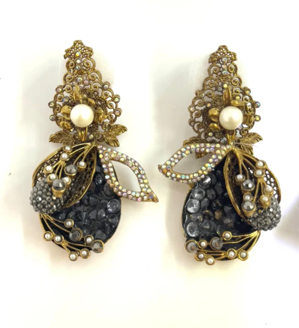 SLEEK BLACK EARRINGS
