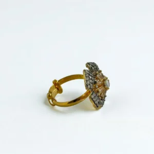 FLORAL WHITE RING ..1