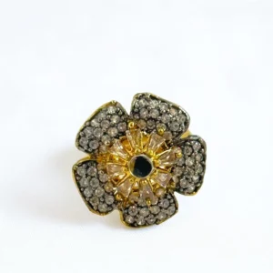 FLORAL WHITE RING