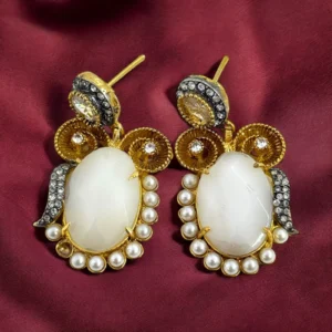 SPIRAL WHITE EARRINGS