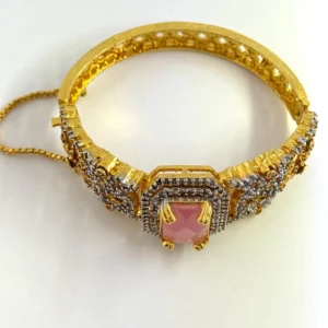 SQUARA PINK BANGLE...1