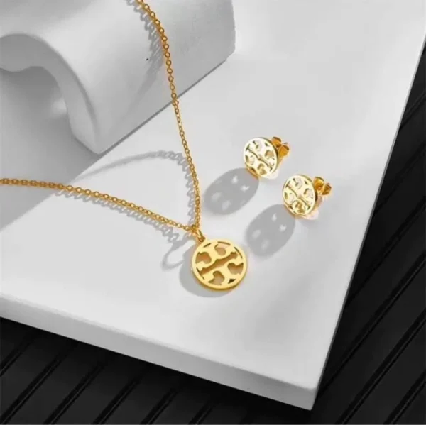 STYLISH NECKLACE SET