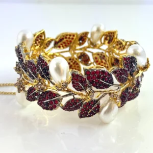 LEAFLET MAROON BANGLE
