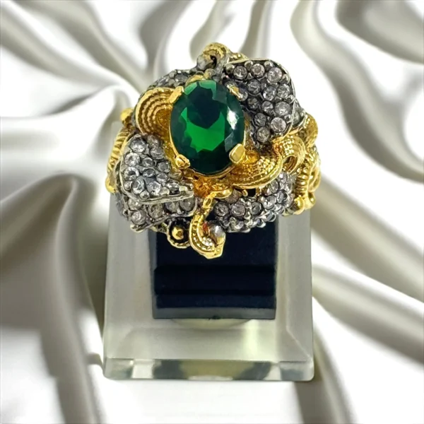 OVAL EMERALD RING