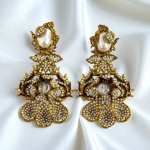 PETAL WHITE EARRINGS...
