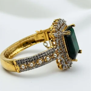 ROYAL GREEN BANGLE