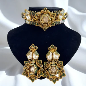 STYLISH GREEN COLLAR SET