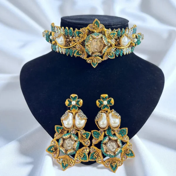 STYLISH ZINC COLLAR SET
