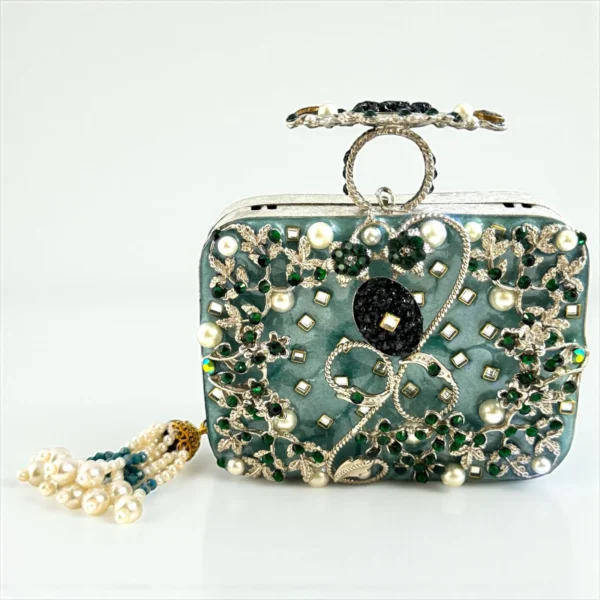 DELICATE CLUTCH