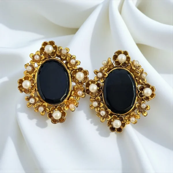 FLORET BLACK STUDS