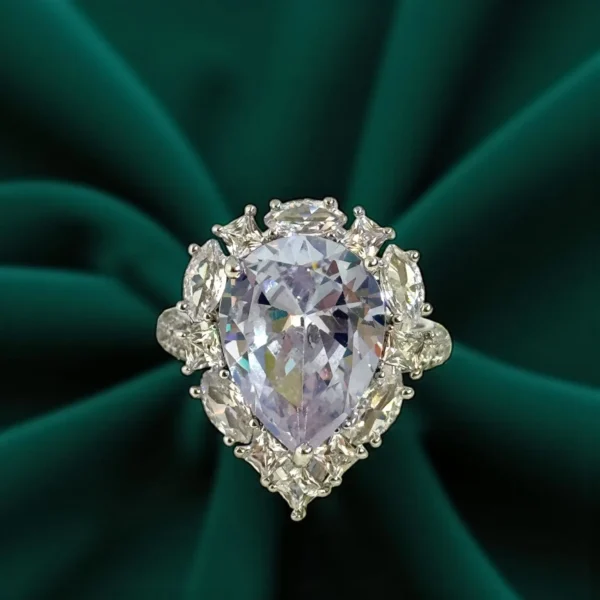 LUXURIOUS RING 1
