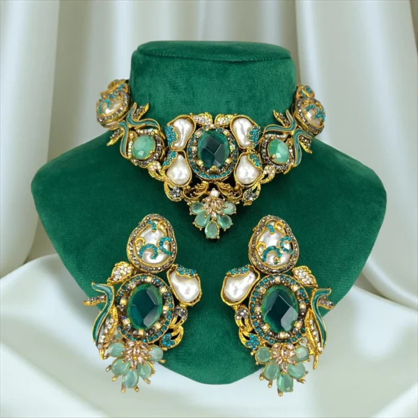 PISTACHIO NECKLACE SET