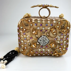 SLEEK GOLDEN CLUTCH