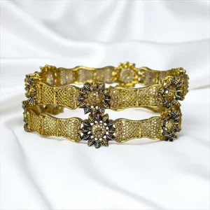 CHARMING BANGLES