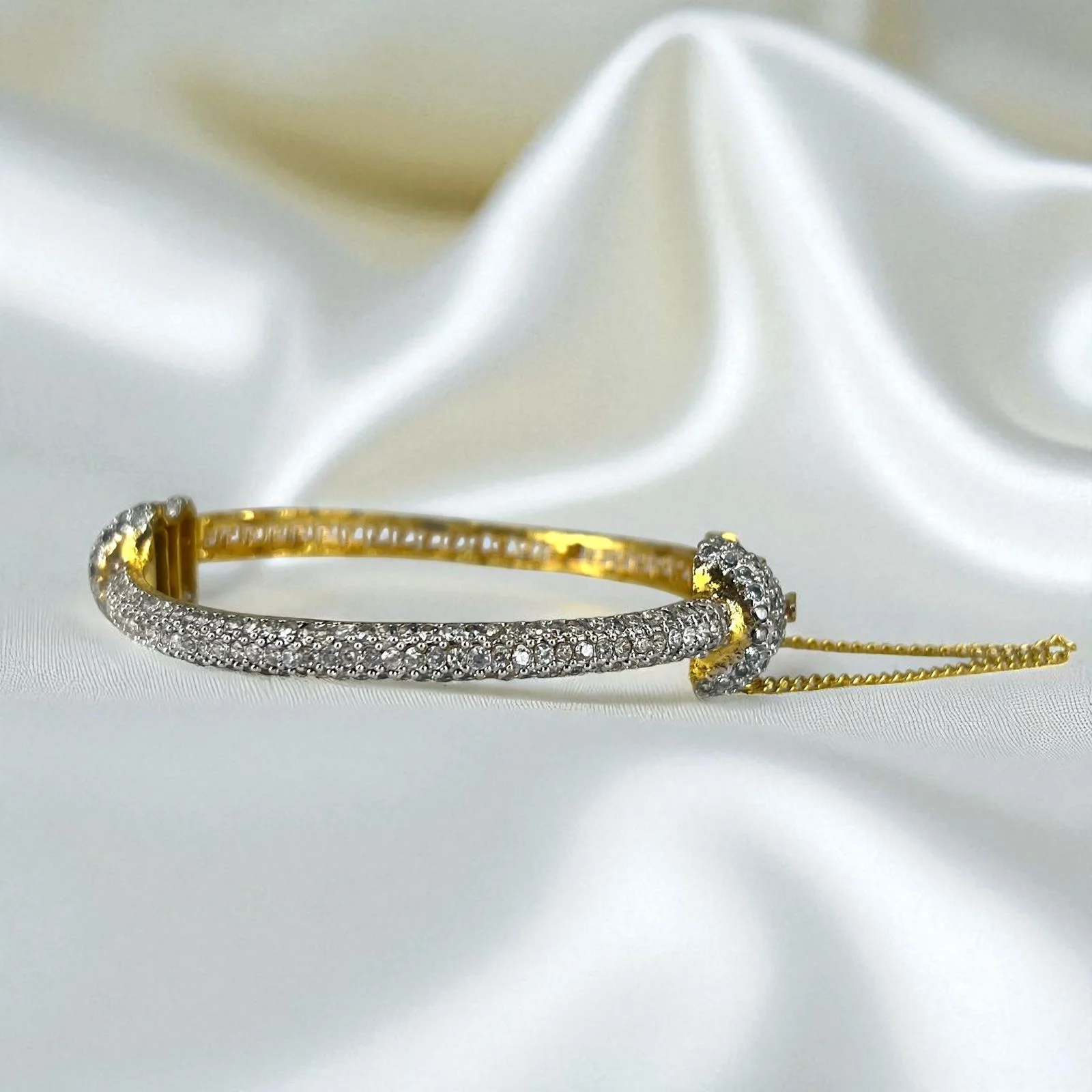 DIAMOND LUXE BANGLE
