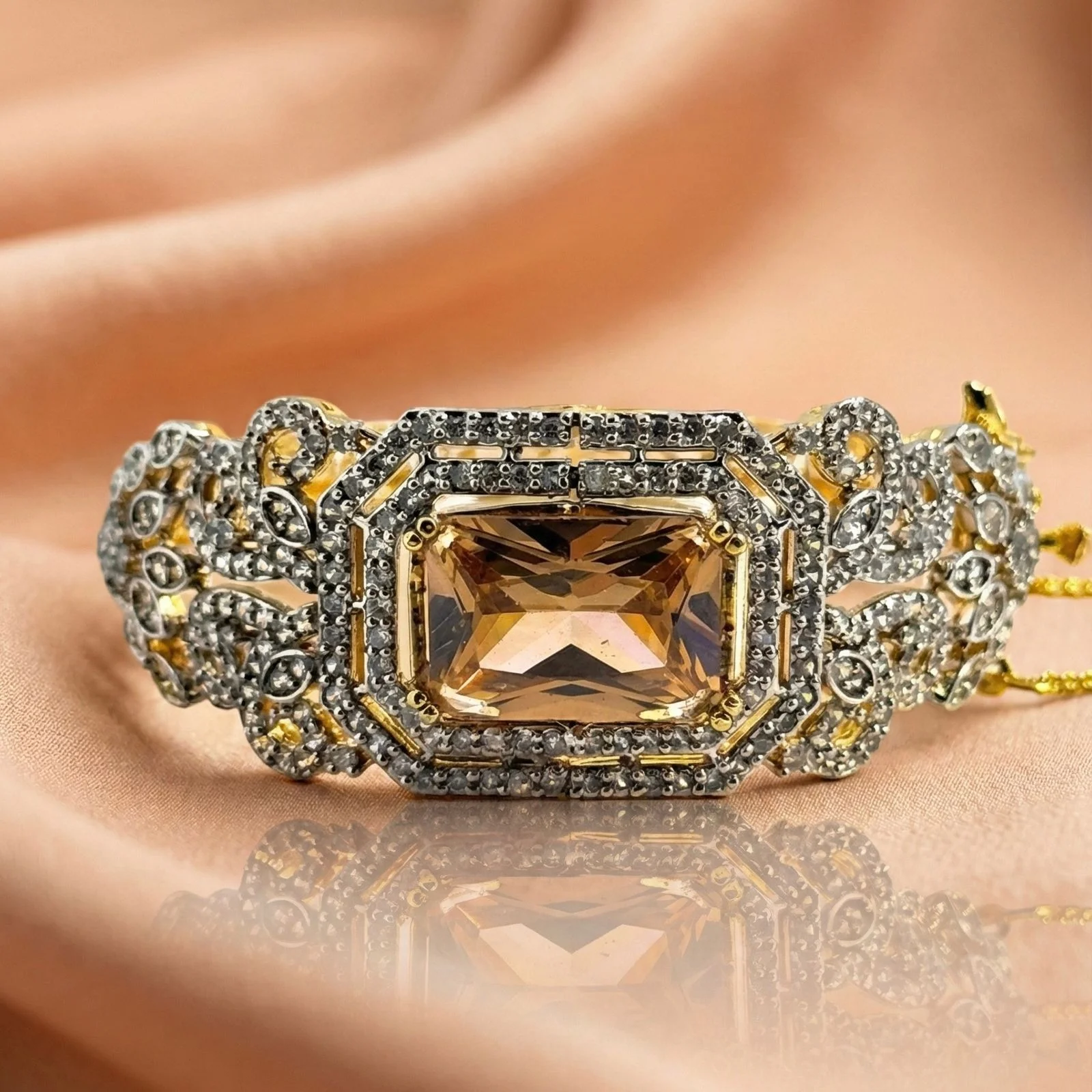 CHAMPAGNE STONE BANGLE