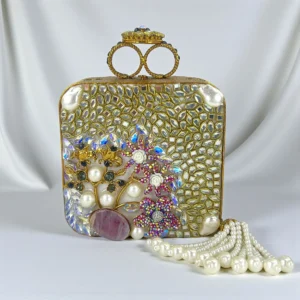 CHARMING CLUTCH