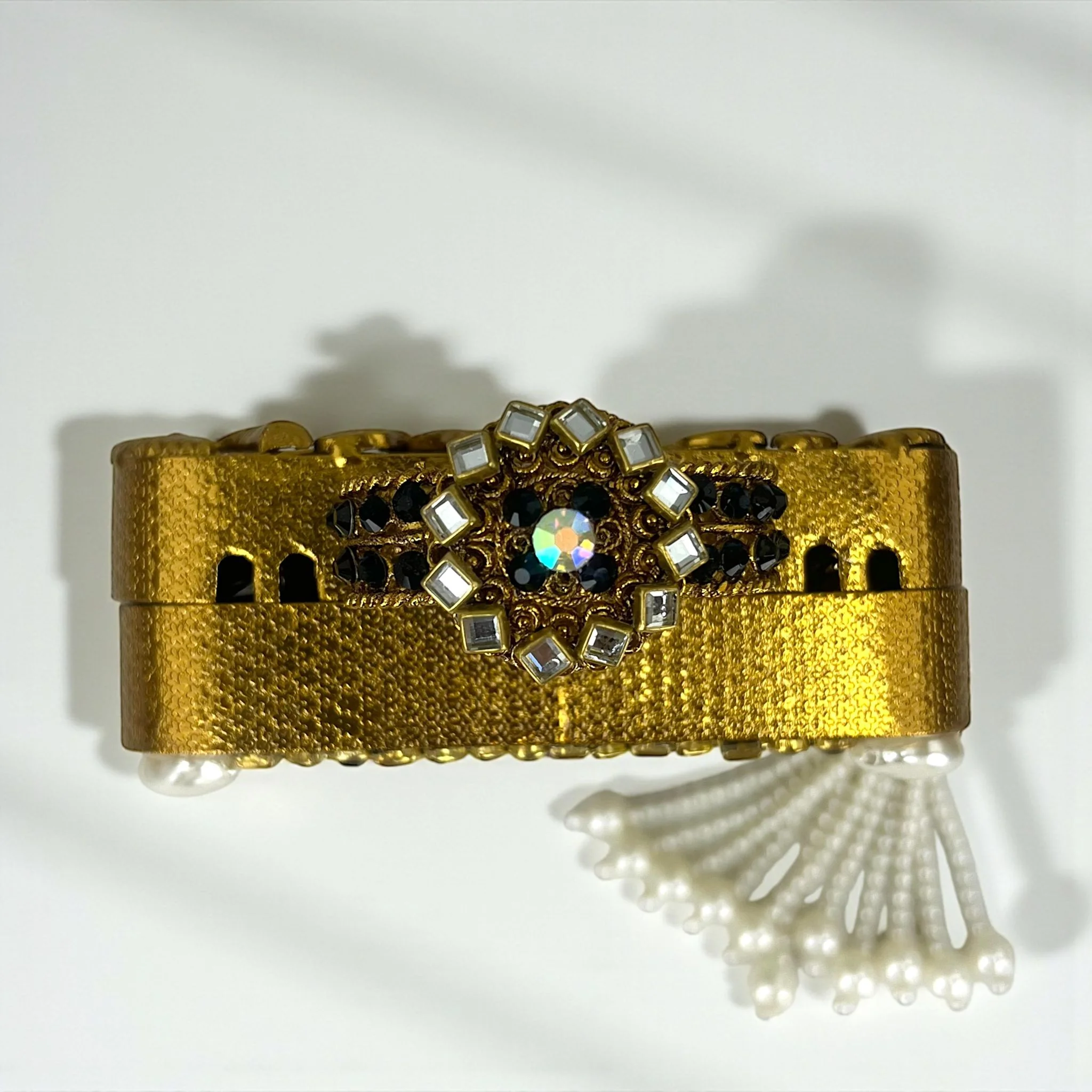 CHARMING CLUTCH 1