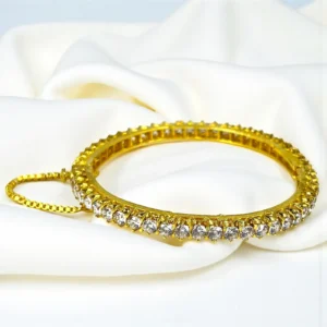 CHARMING WHITE BANGLE