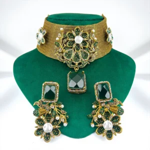 ELEGANT EMERALD SET