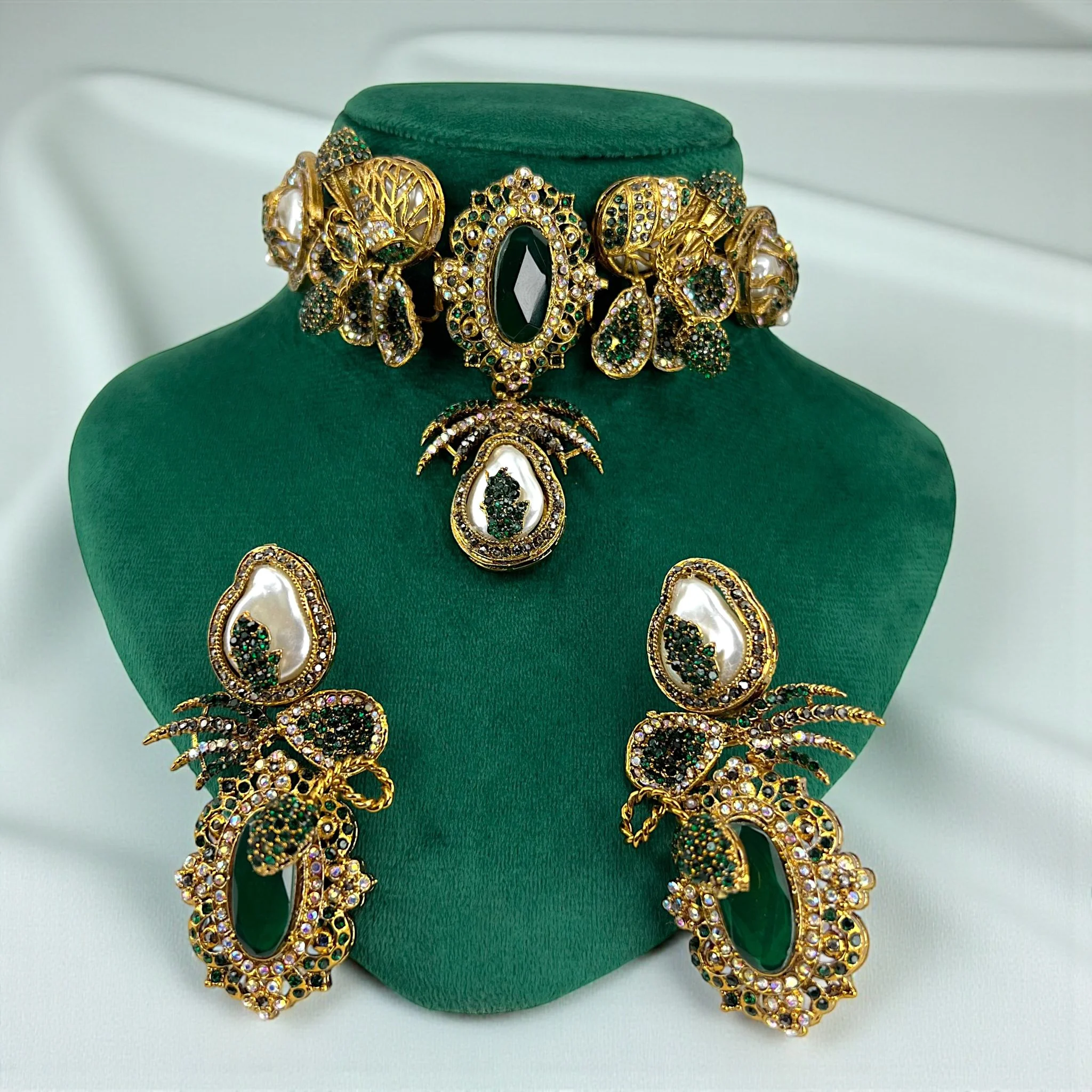 OPULENT EMERALD SET