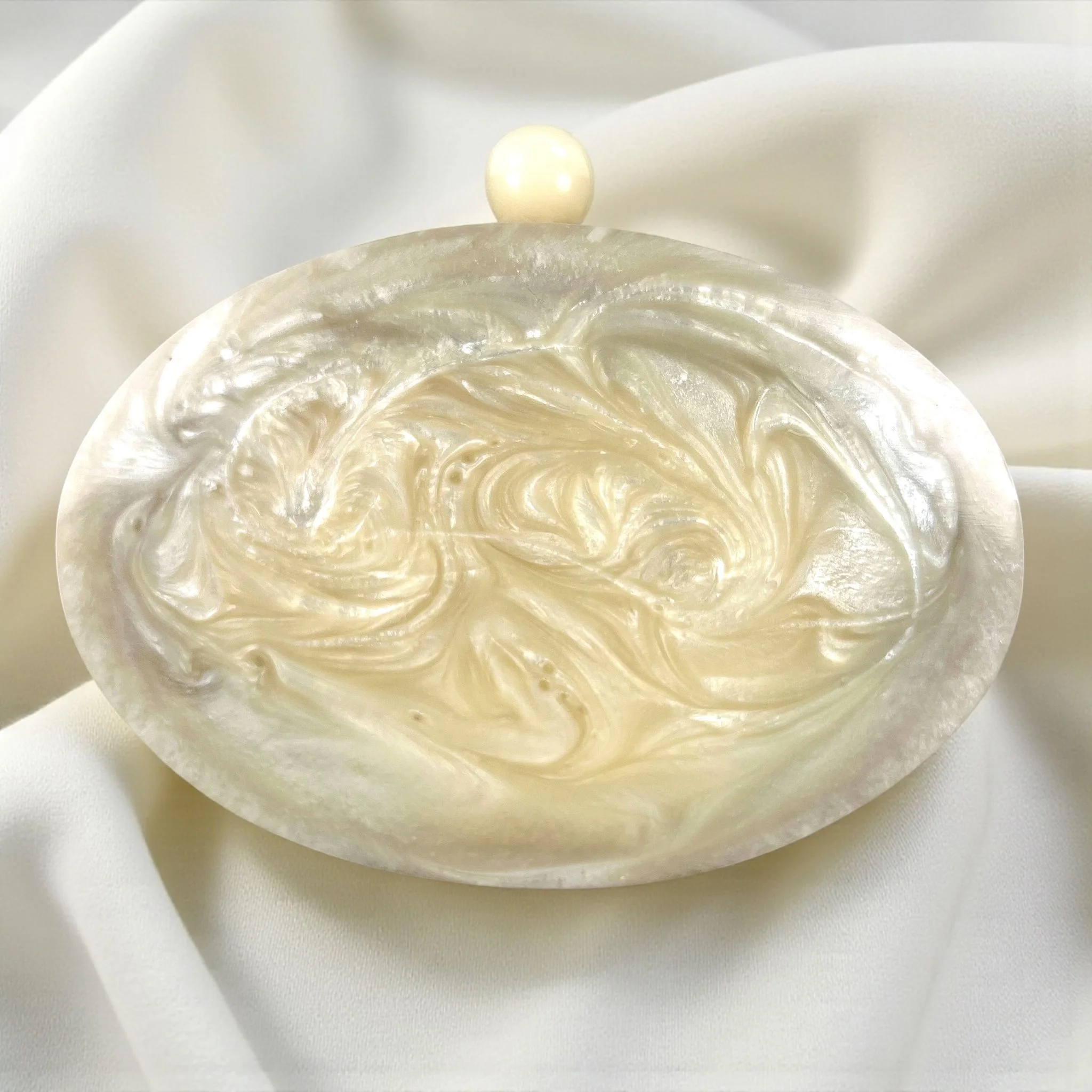 SHELL WHITE CLUTCH 2