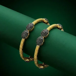 BLACK LUXURY BANGLE (1)