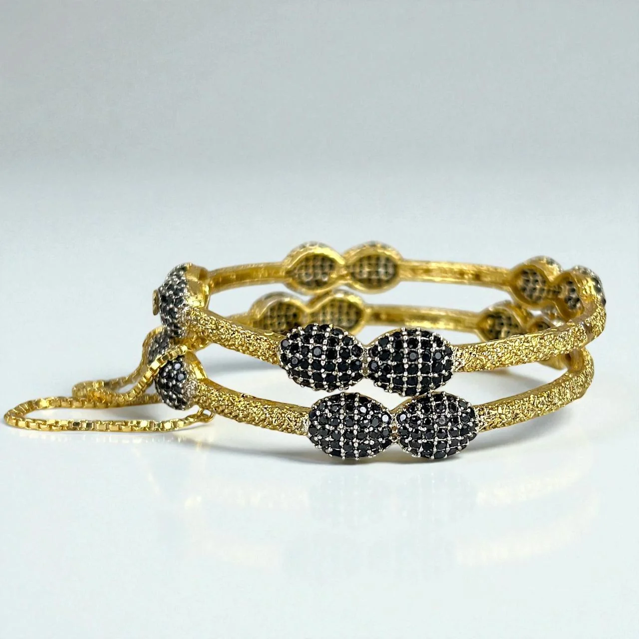 BLACK LUXURY BANGLE