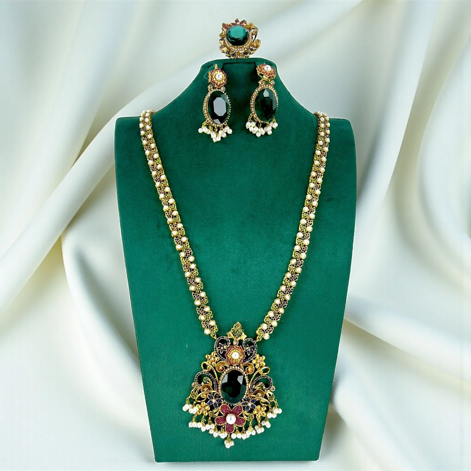 STYLISH GREEN MALA SET