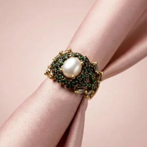 EMERALD WHITE RING