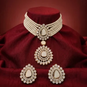 FLORAL WHITE NECKLACE