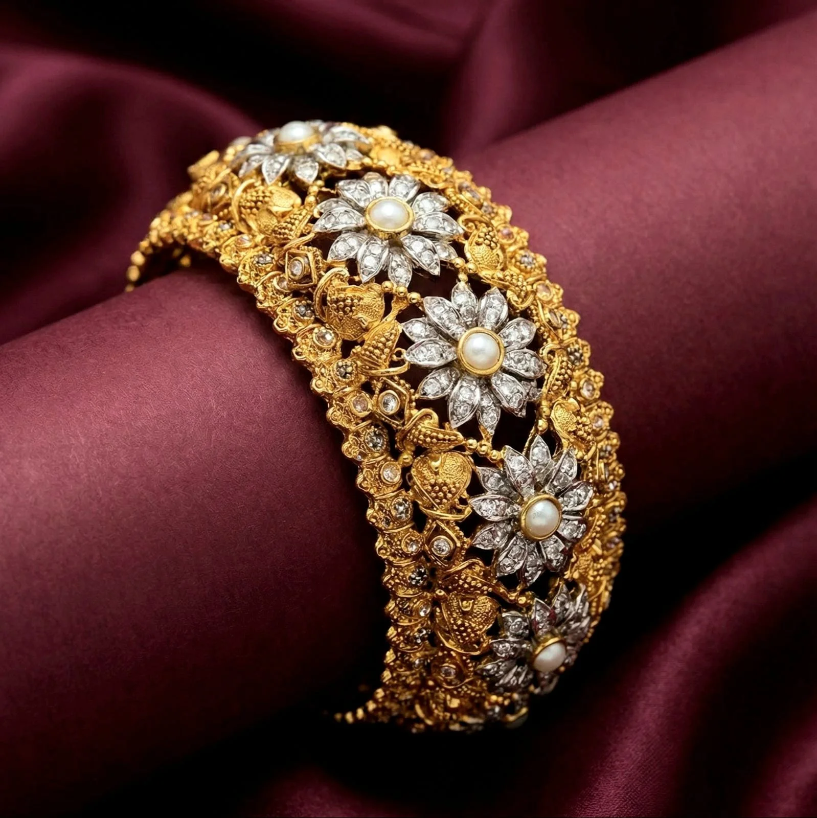 GOLDISH FLORET BANGLE