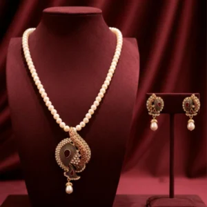 ELLITE MAROON PENDENT