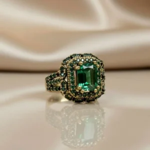 FOREST GREEN RING