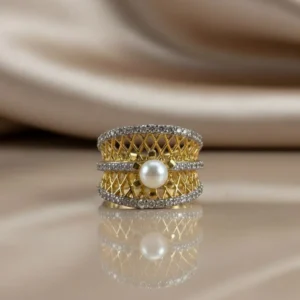 SLEEK GOLDEN RING